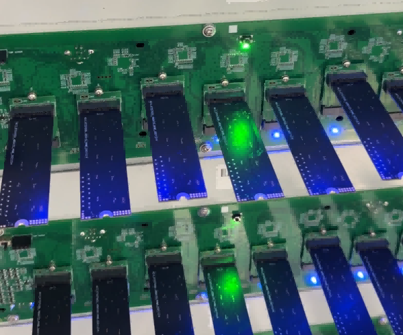 Sa Likod ng Pagiging Maaasahan: Isang Araw sa Loob ng Mahigpit na Pang-araw-araw na Operasyon ng Pagsubok ng Modern SSD Factory